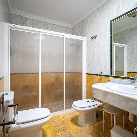 Beachhouse With Pool, Parking & Stunning Sea Views Apartment *
