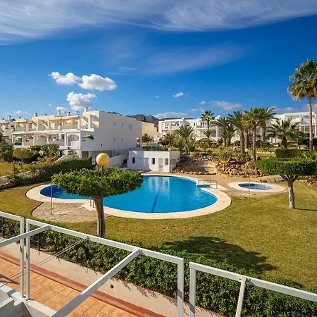 Beachhouse With Pool, Parking & Stunning Sea Views *