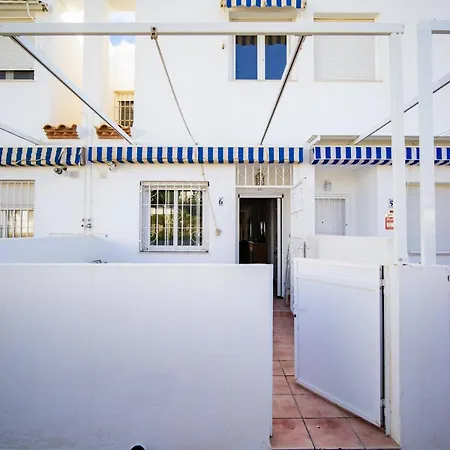 Beachhouse With Pool, Parking & Stunning Sea Views