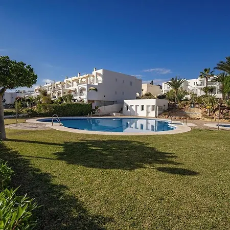 Beachhouse With Pool, Parking & Stunning Sea Views
