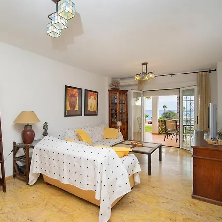 Beachhouse With Pool, Parking & Stunning Sea Views *