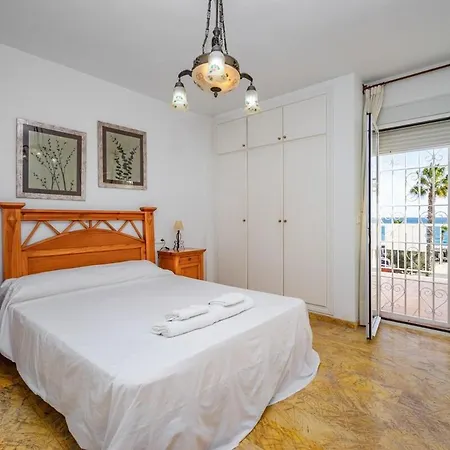 Apartment Beachhouse With Pool, Parking & Stunning Sea Views *